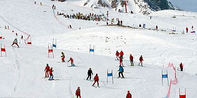 Erciyes’te Kayak ve Snowboard Eğitimleri Başladı