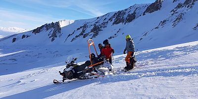 Erciyes’te Sakatlanan Dağcıyı Jandarma Kurtardı