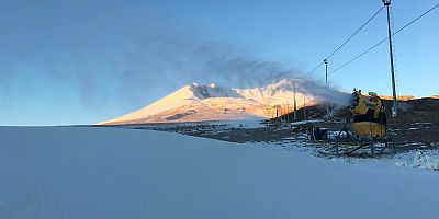 Erciyes'te Suni Karlama Çalışması Yapıldı