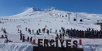 Erciyes’te Yarıyıl Tatilinin Son Gününde Yoğunluk