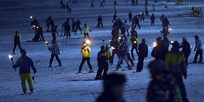 Erciyes’te Yılbaşında Gece Kayağı Yapıldı