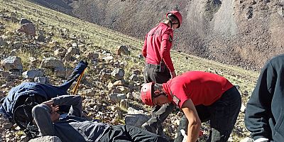 Erciyes'te Zirve Tırmanışında Rahatsızlanan Dağcıyı JAK Kurtardı