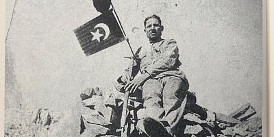 Erciyes Zirvesine İlk Türk Bayrağı 1935'te Dikildi
