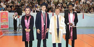 ERÜ Mühendislik Fakültesinde Mezuniyet Sevinci