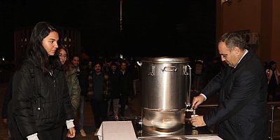 ERÜ Rektörü Altun’dan Öğrencilere Çorba İkramı