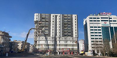 Eski Başkan Karatepe: Yıkımı Başlayan Bina Hukuka