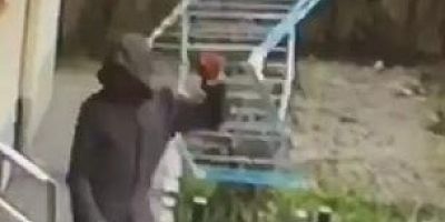 Eve Giremeyince Balkondaki Çamaşır Askılığını Çaldı