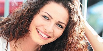 Ezo Sunal Babası Kemal Sunal’ın Belgeselini Çekecek