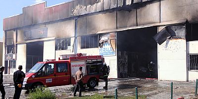 Fabrikasında Çıkan Yangını Gözyaşlarıyla İzledi