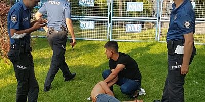 Futbol oynadığı arkadaşını cam parçasıyla yaraladı