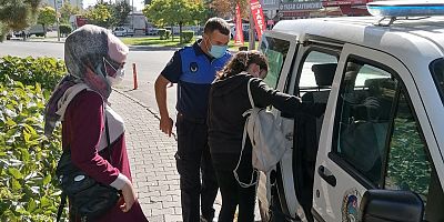 Geç Kalan Öğrencileri Sınava Zabıta Yetiştirdi