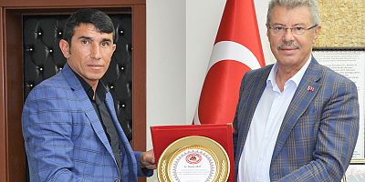 Gemerekli Taşıyıcılardan Başkan Akay’a Teşekkür Plaketi
