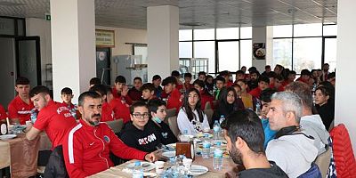 Gençlik ve Spor İl Müdürü Kabakcı, Sporcu Eğitim Merkezi Sporcularıyla Buluştu