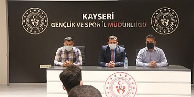 Gençlik ve Spor İl Müdürü Kabakcı, Yüzme Kulüpleriyle Toplantı Yaptı