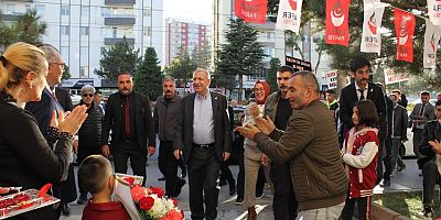 Genel Başkan Ümit Özdağ, Gençlerle Bir Araya Geldi, İlçe Binası Açılışı Yaptı