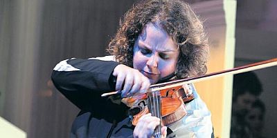 Hande Küden Berlin Filarmoni'ye Kabul Edildi