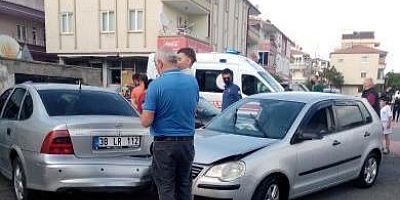 Hızını Alamayan Sürücü Park Halindeki Araçlara Çarptı
