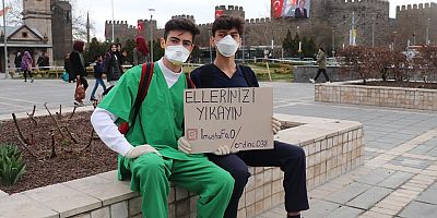 İki Liseliden Koronavirüse Karşı Dövizli El Hijyeni Uyarısı