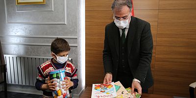 İkinci Sınıf Öğrencisi Bilal Akar’dan Başkan Özdoğan’a Anlamlı Ziyaret