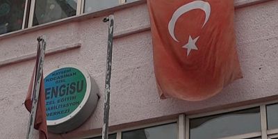 İl Milli Eğitim Müdürü'nden Özel Eğitim Merkezine 'Eskiyen Bayrak' Tepkisi