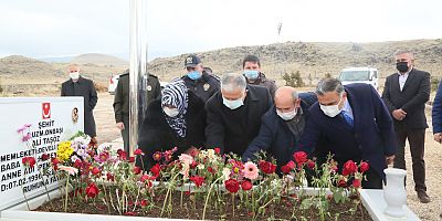 İlçe Protokolü ve Belediye Meclisinden Şehit Ali Taşöz'e Ziyaret
