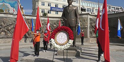 İlköğretim Haftası Kapsamında “Çelenk Sunma Töreni” Gerçekleştirildi
