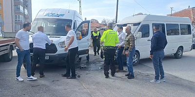 İlkokul Öğrencilerini Taşıyan Servis Kaza Yaptı: 6 Yaralı