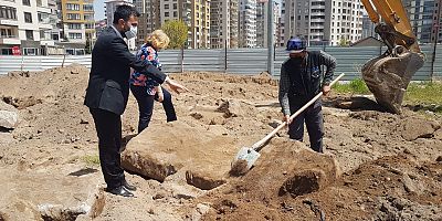 İnşaat Kazısında Lahit Kapağı Bulundu, Çalışma Durduruldu