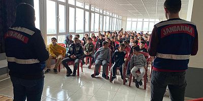 Jandarma’dan Öğrencilere ‘Siber Zorbalık Ve Güvenli İnternet Kullanımı’ Eğitimi