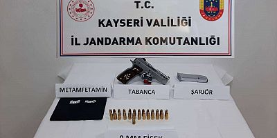 Jandarma Ekiplerinin Durdurduğu Araçta Suç Unsurları Ele Geçirildi