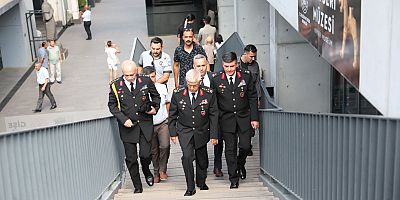 Jandarma Genel Komutanı Orgeneral Arif Çetin'e Vatandaşlardan İlgi