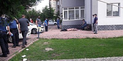 Kalp Krizi Geçiren Yaşlı Adam Evinin Bahçesinde Hayatını Kaybetti