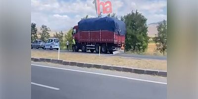 Kamyon İle Çarpışan Otomobildeki 2 Kişi Öldü
