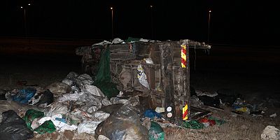 Kamyonet İle Otomobil Çarpıştı: 2 Ölü, 4 Yaralı