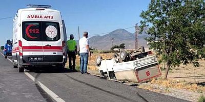 Kamyonet Şarampole Devrildi: 6 Yaralı