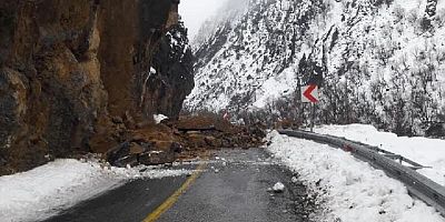 Kapuzbaşı Yolunda Heyelan