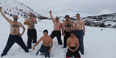 Kar Kaplanları, Kar Banyosu Yaptı