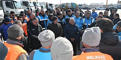 Kayseri Büyükşehir, Deprem Bölgesine 20 Temizlik Aracı ve 100 Personel Gönderdi