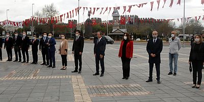 Kayseri’de 23 Nisan'da Atatürk Anıtı'na Çelenk Bırakıldı