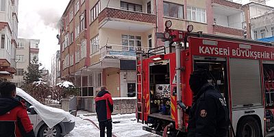 Kayseri’de 3 Katlı Binada Yangın