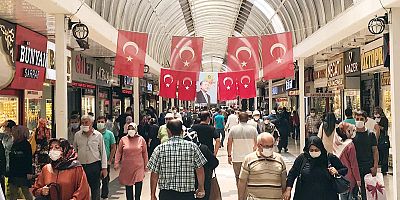 Kayseri'de Alışveriş Yoğunluğunda Sosyal Mesafe Unutuldu