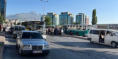 Kayseri’de Araç Sürücüsü Bisikletliye Çarptı