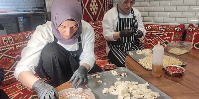 Kayseri’de Asırlık Lezzet Tepsi Mantısı İftar Sofralarını Süslüyor
