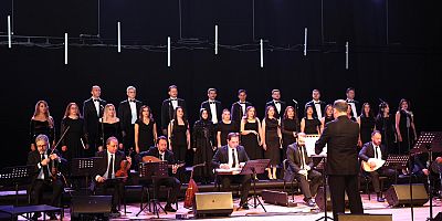 Kayseri’de Avukatlar, Kurdukları Koro İle Günlerini Kutladı