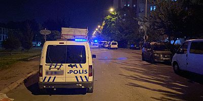 Kayseri’de Bıçakla Kendine Zarar Vermeye Çalışan Şahıs Polislere Yönelince Etkisiz Hale Getirildi