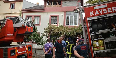 Kayseri'de Bina Çatısında Korkutan Yangın