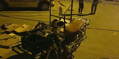 Kayseri’de Çarşaflı 3 Kişi Motosiklet Kasasından Pompalı Silahla Aracı Kurşunladı