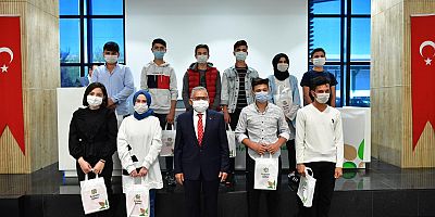 Kayseri'de Çiftçi Çocuklarına Bin Adet Tablet Dağıtıldı