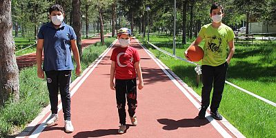 Kayseri'de Çocuklar Parklara Akın Etti