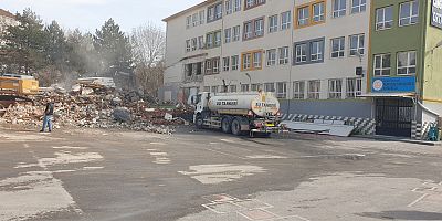 Kayseri’de Depremde Hasar Alan Okul, Büyükşehir Tarafından Yıkılıyor